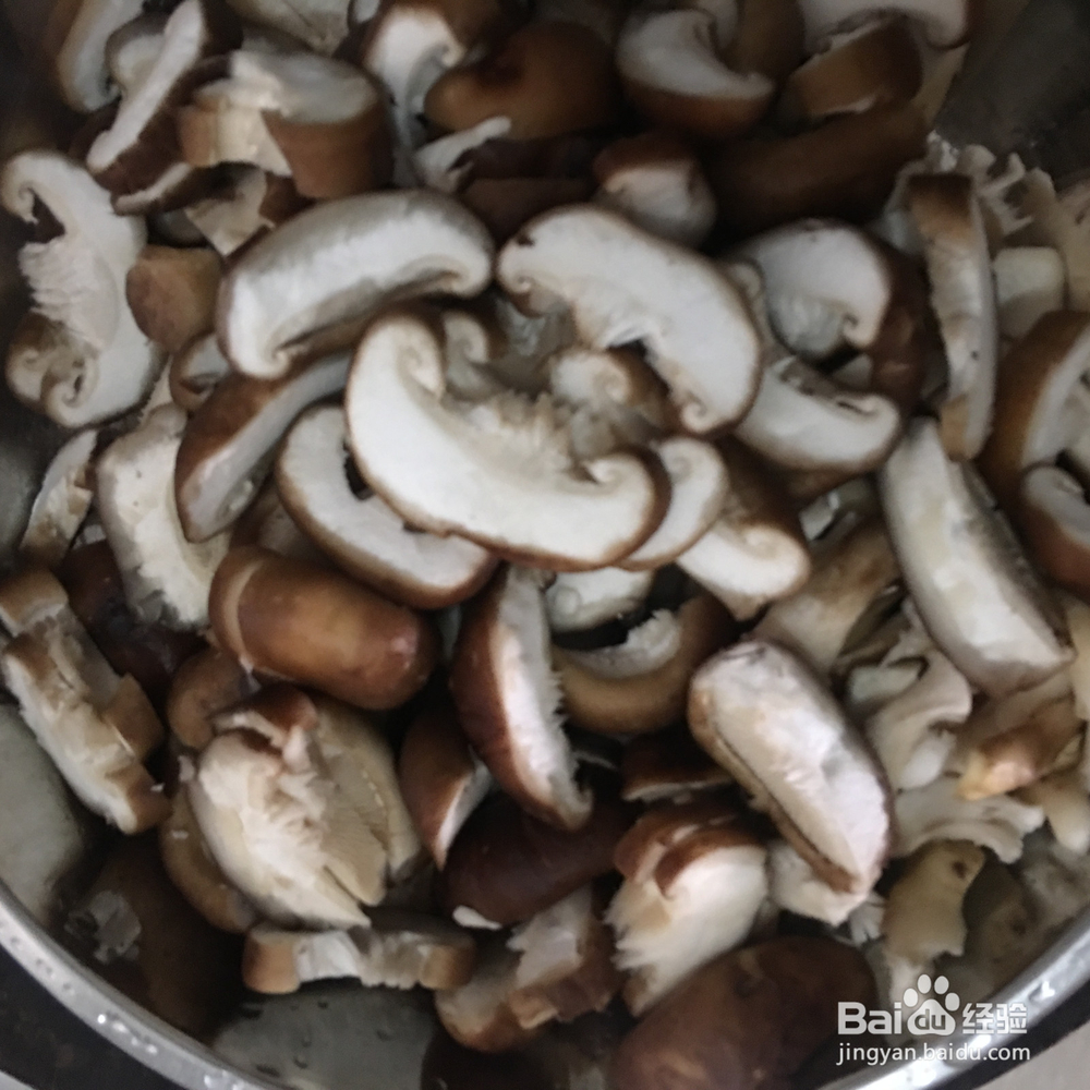 香菇新做法：香菇焖鸭肉