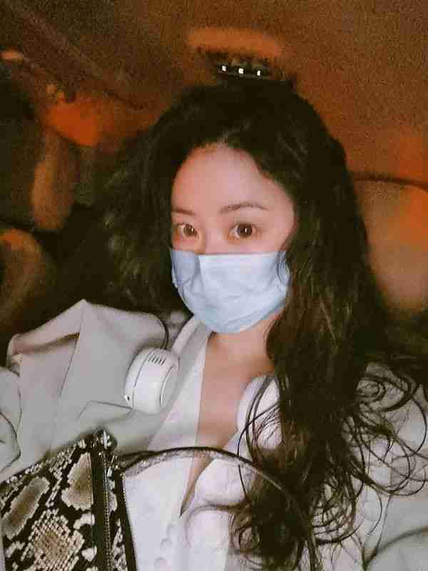 夏天的降温神器，干什么都可以用，必备小风扇。
