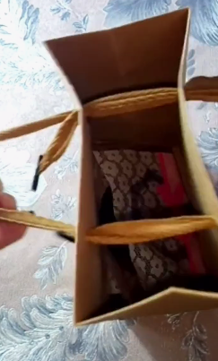 怎样给手提袋上锁
