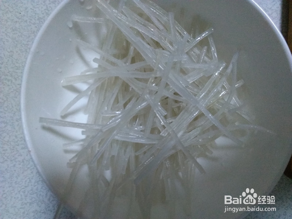 青蒜根须炒粉条