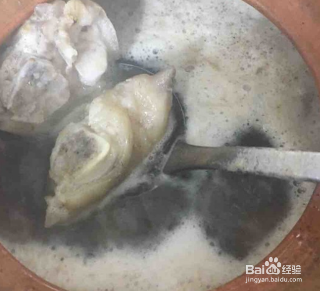 猪脚炖鸡汤的做法
