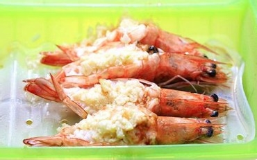 蒜蓉开边虾的做法