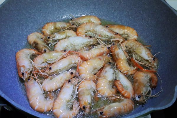 香辣椒盐罗氏虾