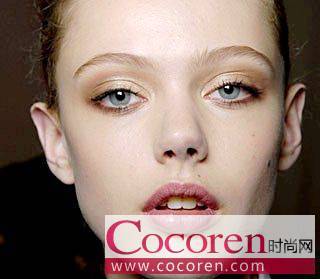 怎样掌握眼线液的画法