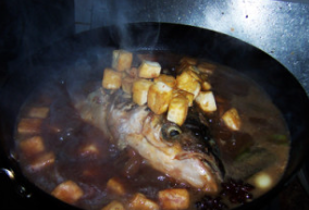 美味红烧鱼头炖豆腐