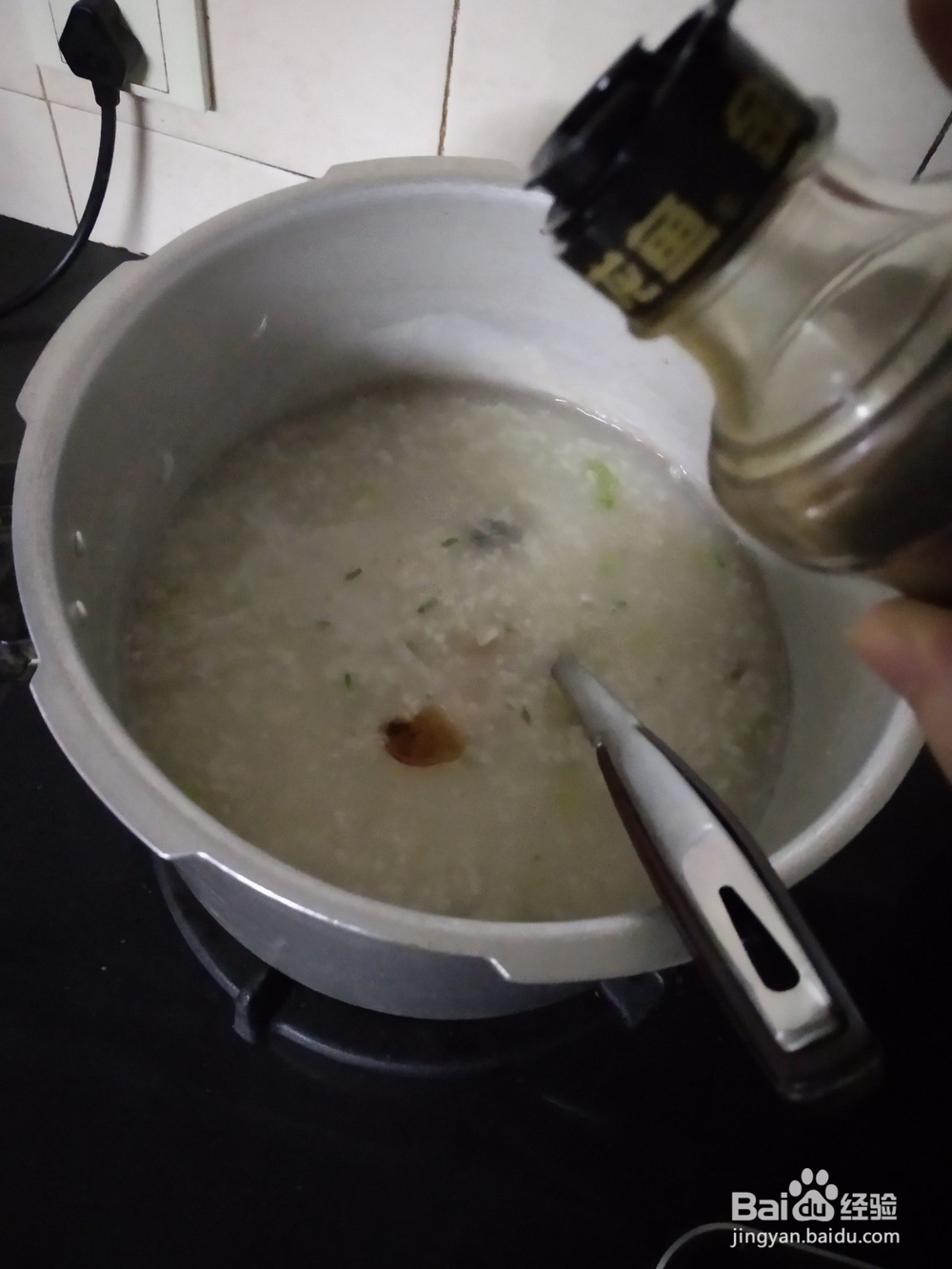 家庭如何制作瘦肉皮蛋粥？