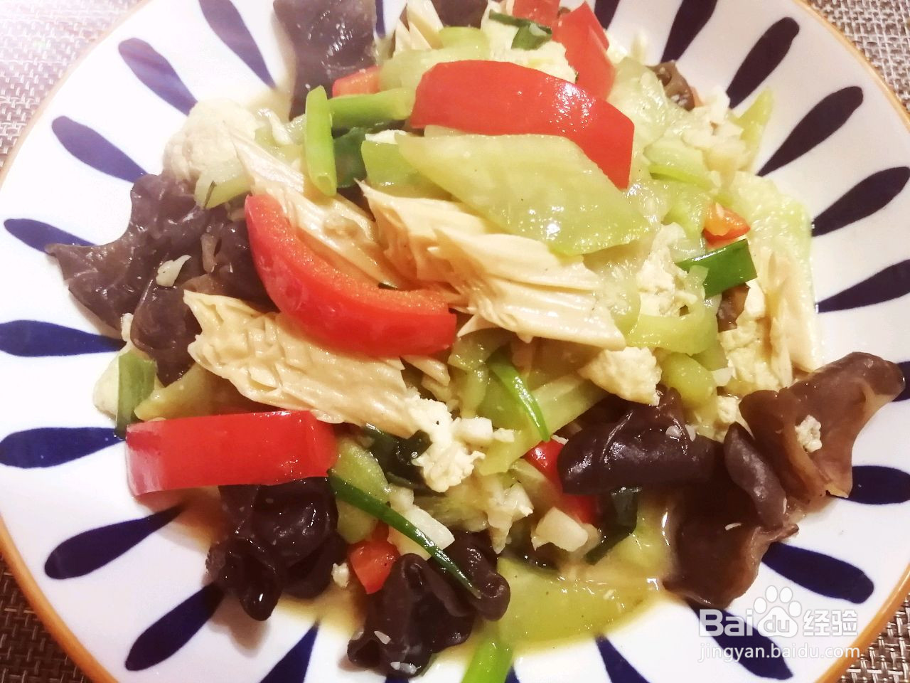 小炒丝瓜什锦菜的做法