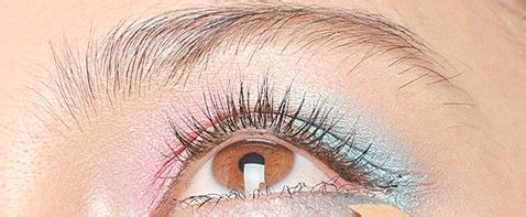 教你红搭蓝粉嫩可爱眼妆让你今夏玩转色彩