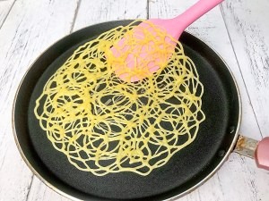 高颜值蕾丝鸡蛋饼的做法