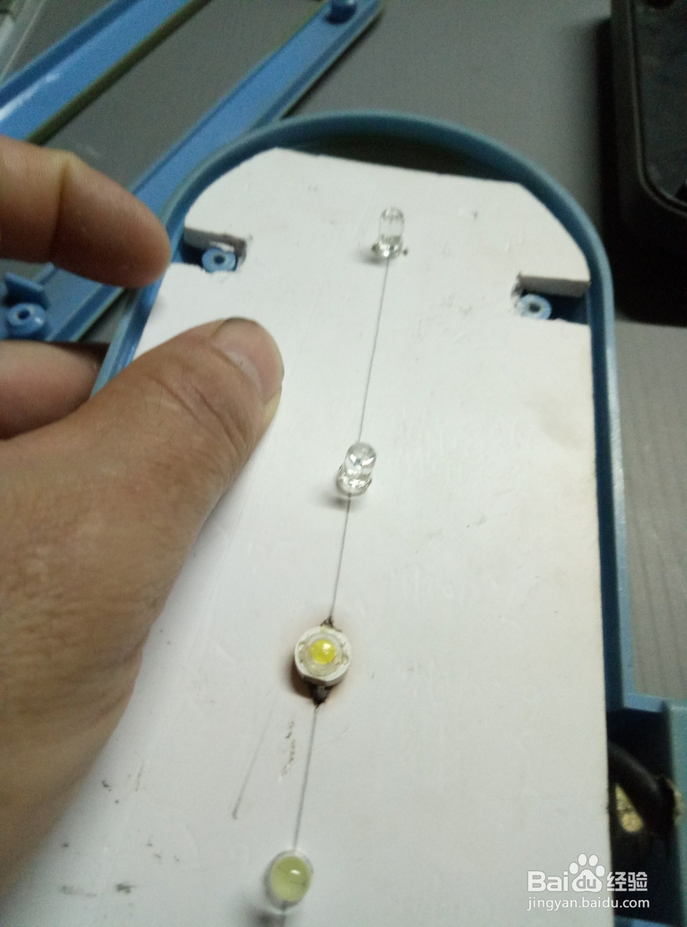 怎样利用机顶盒电源制作小台灯