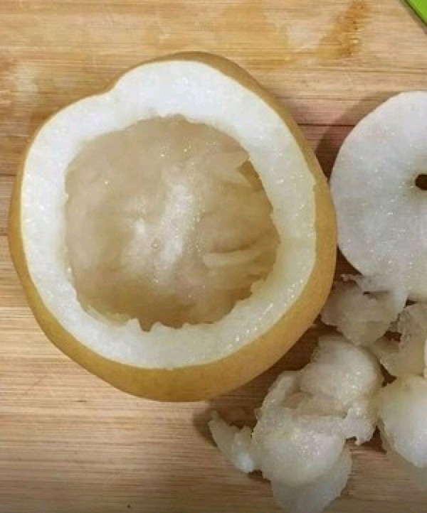 冰糖雪梨炖燕窝