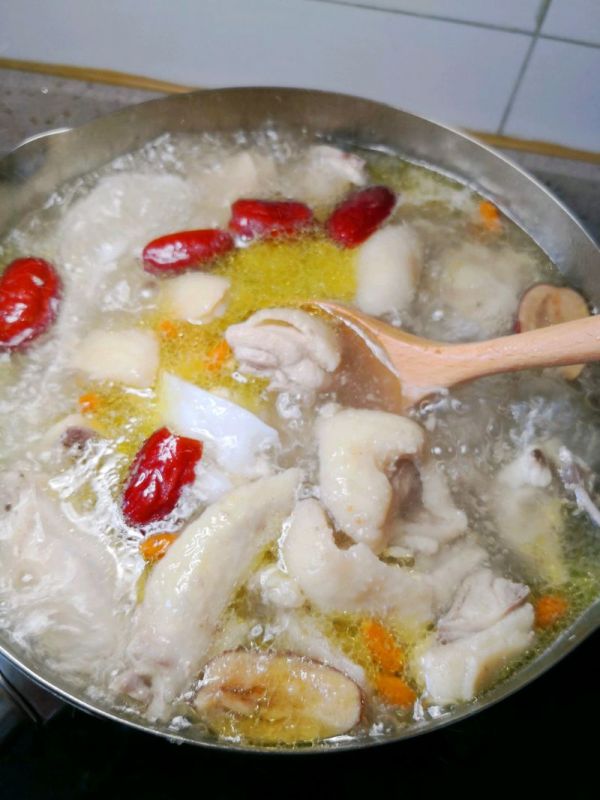 #美食视频挑战赛# 椰子鸡汤