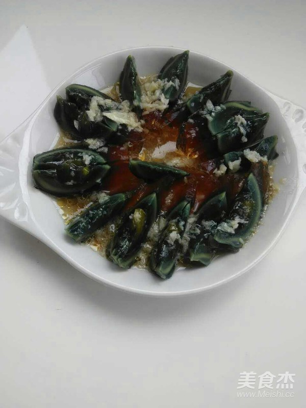 蒜汁拌皮蛋的做法