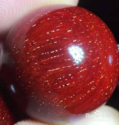 小叶紫檀手链怎么盘 把玩小叶紫檀手串的方法