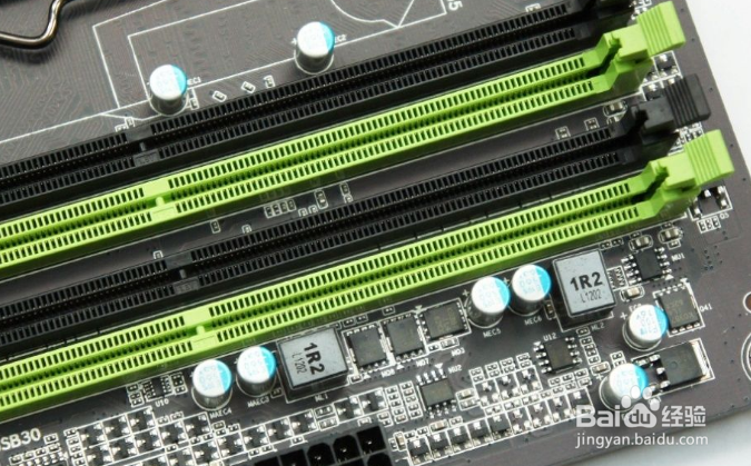 为什么电脑主机内存条要隔行插？