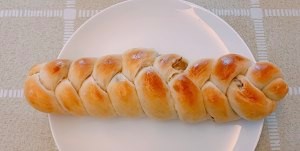 健康养生佳品葡萄干辫子面包的做法