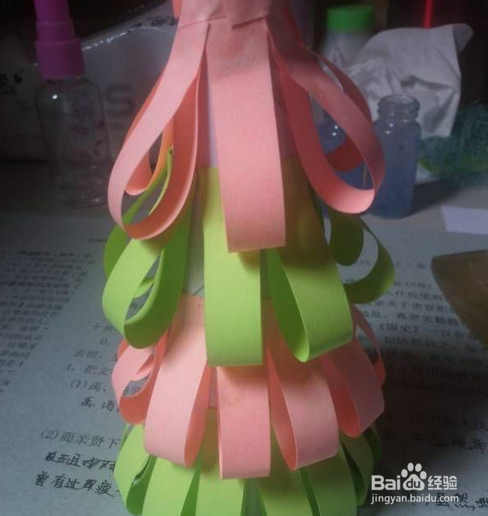 用卡纸制作圣诞树：
