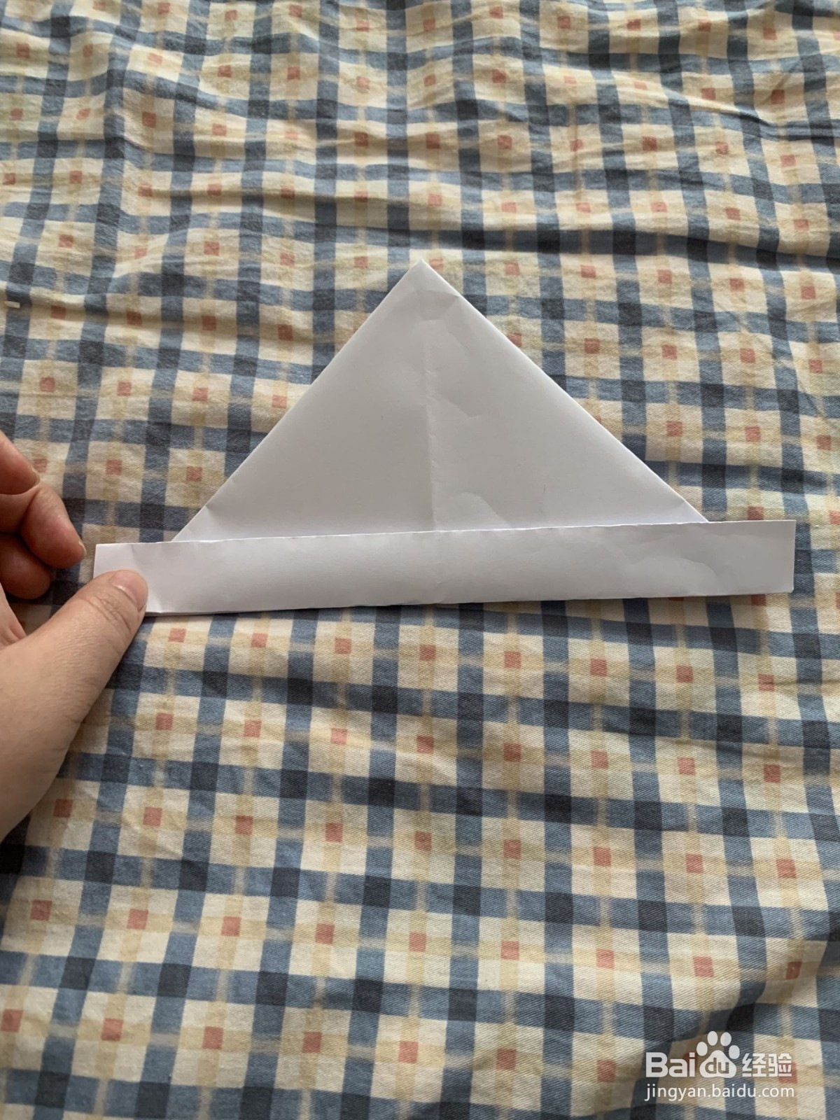 陪孩子快乐玩耍-----手工折帽子