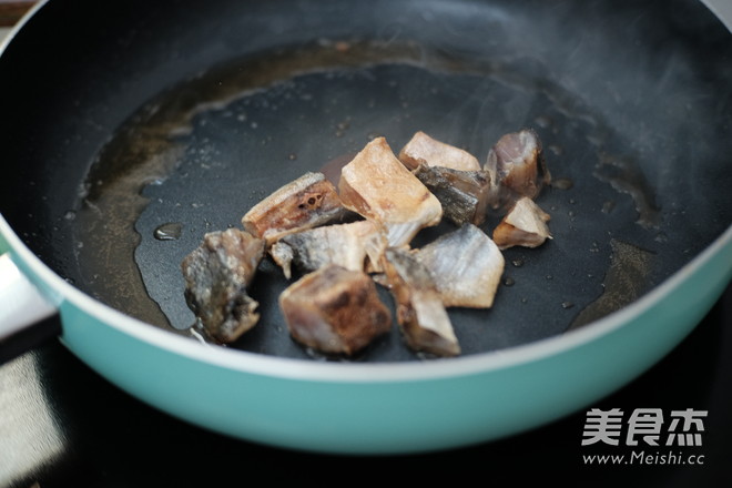 瑶柱金鲳鱼干粥