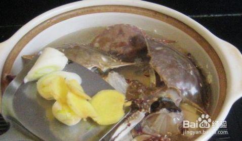 一步步做馋嘴的梭子蟹胡萝卜豆腐汤