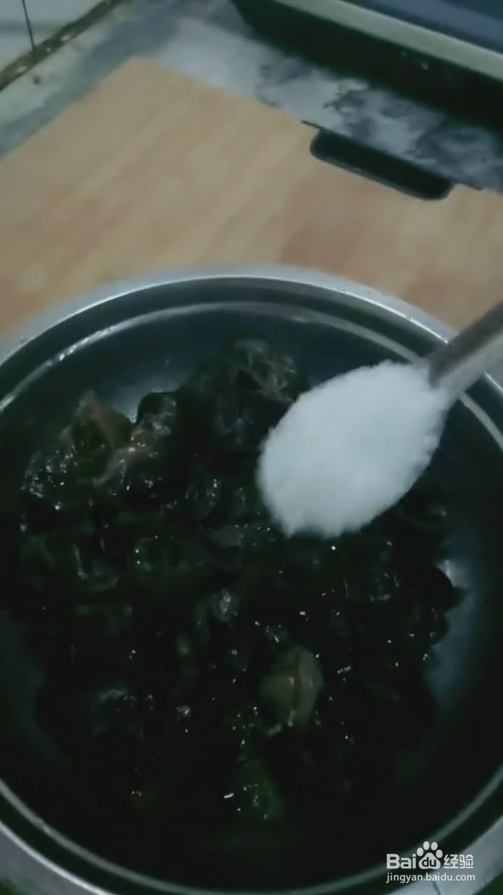 如何制作凉拌黑木耳