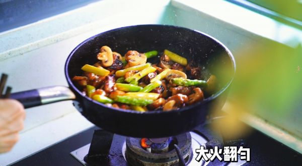 黑胡椒蒜香鲜炒鸡肉