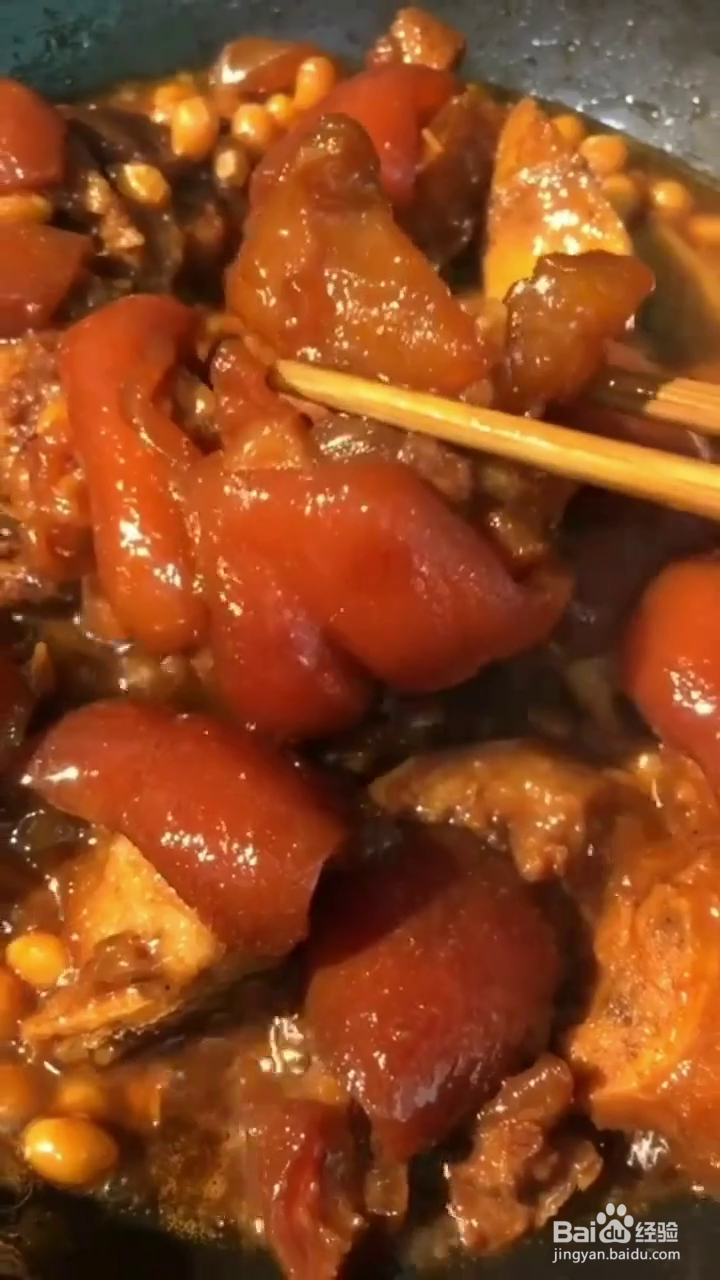如何制作软烂入味的黄豆猪脚