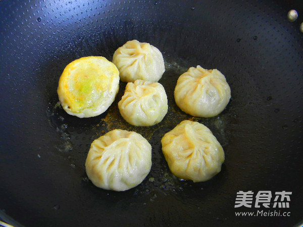 萝卜青椒酥肉水煎包