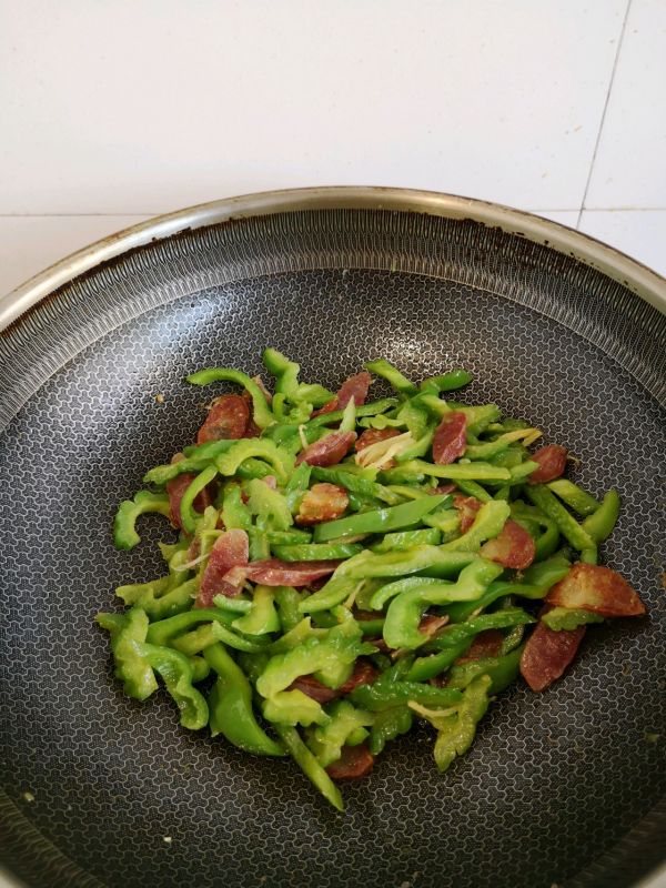 腊肠炒苦瓜青椒