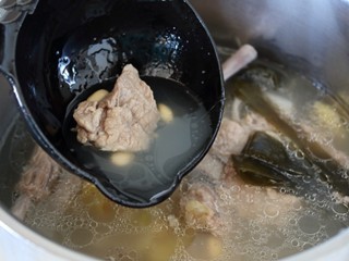 海带黄豆排骨汤怎么做？