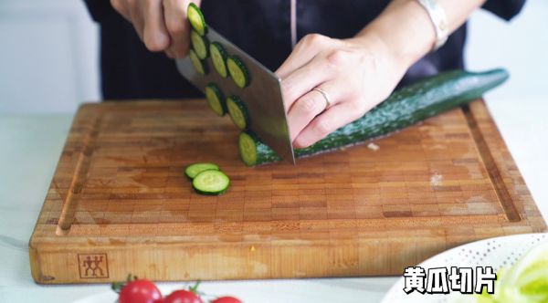 蒜香黑椒鸡肉沙拉