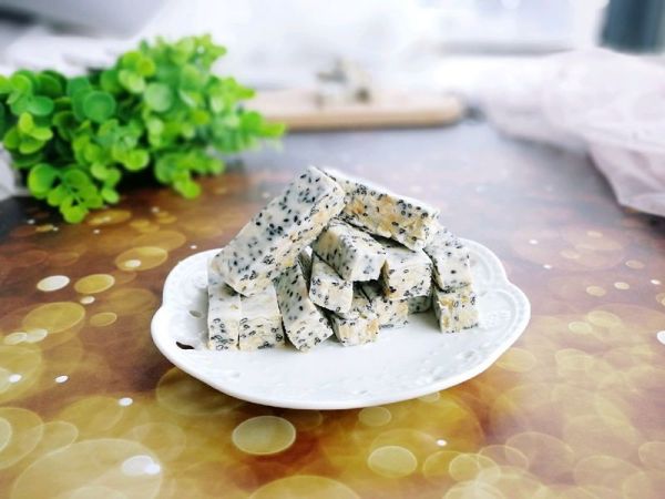 黑芝麻花生牛轧糖