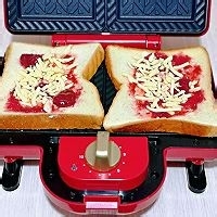 奶酪火腿鸡蛋三明治的做法