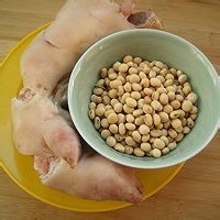 冬季多喝黄豆猪蹄汤
