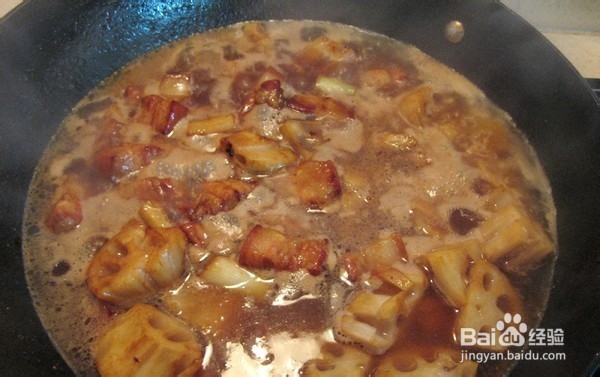 五花肉搭配藕块炖着吃，一个字——香！