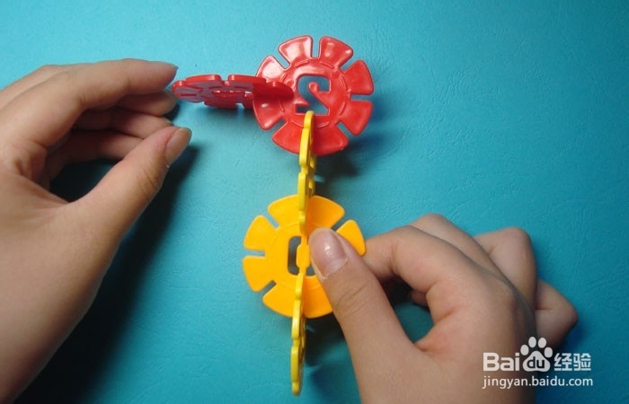 雪花片如何拼装小帆船图形