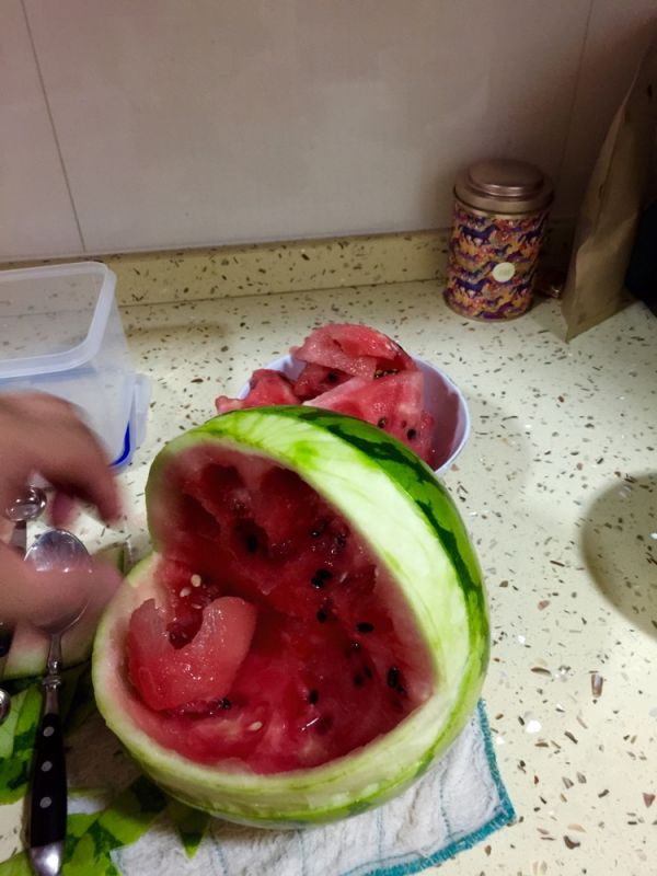 鲨鱼碗水果拼盘