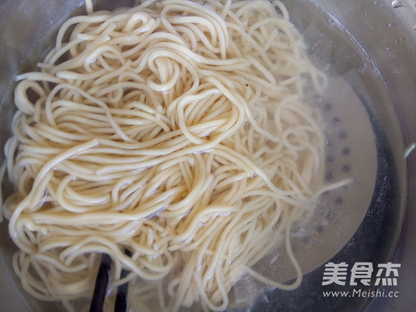 时蔬炒面的做法