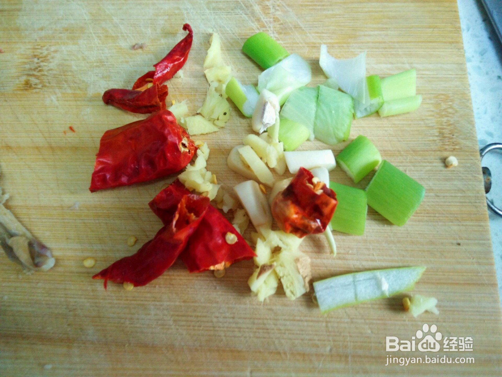 老鸭腿炖萝卜的做法