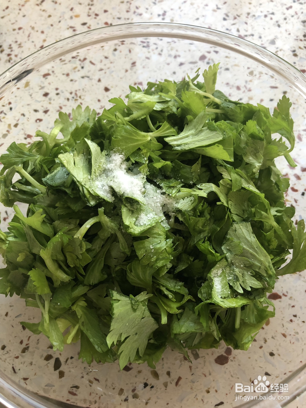 做出入味的芹菜叶子鸡蛋饼