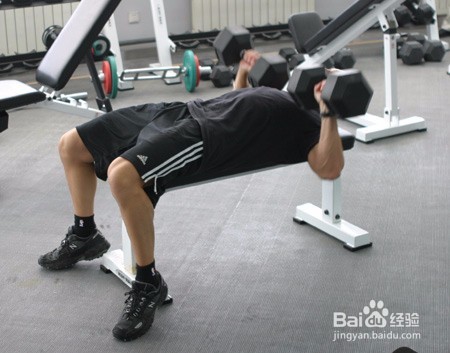 篮球爱好者怎么提高力量