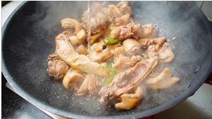 熬鸭汤怎样才能熬成白汤