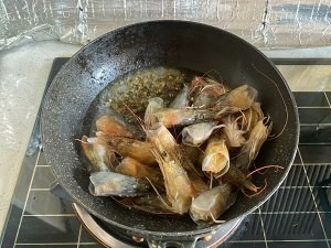 保健养生蒜香花椒虾(铸铁锅)