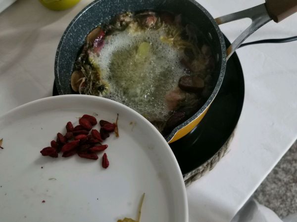 养颜红枣玫瑰菊花枸杞茶