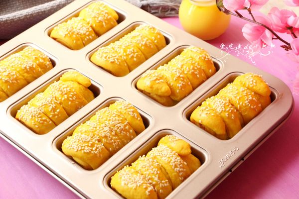 南瓜肉松芝麻包