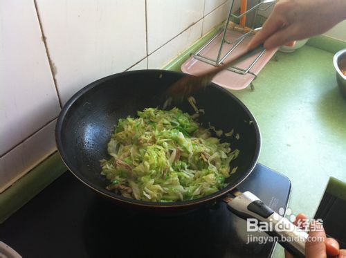 #我的拿手菜#教你烹饪美味的肉丝炒卷心菜