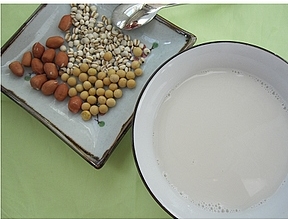 黄豆花生薏米浆