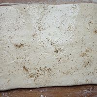 如何制作葱香椒盐花卷的小技巧