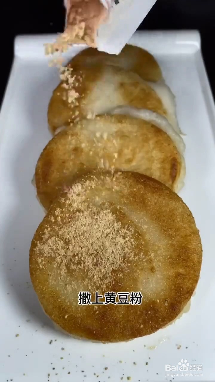 如何制作外酥里嫩的红糖糍粑?