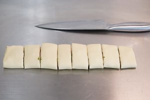 疫情期间适合做的奶香培根葱花馒头。